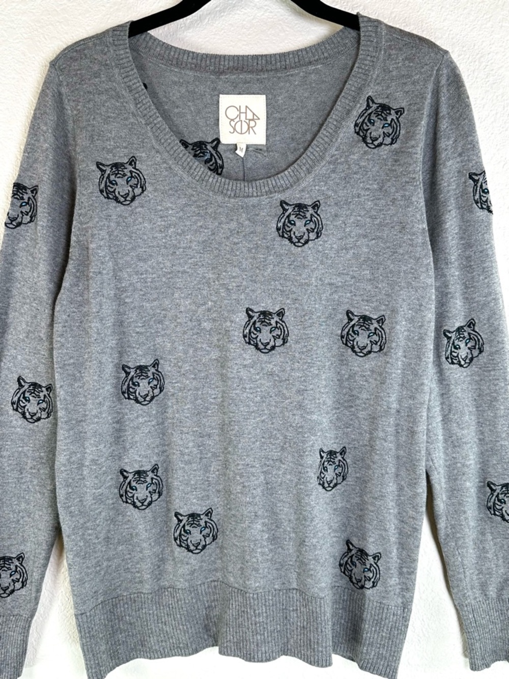 Chaser Tiger Animal Print Cotton Cashmere Sweater‎ Gray Embroidered Tigers M